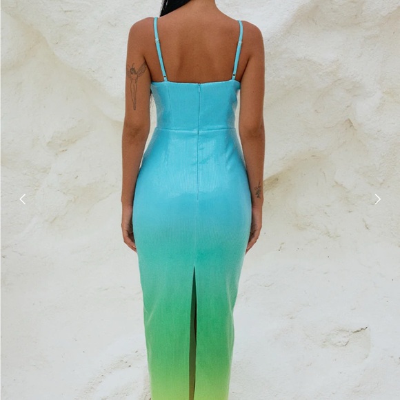 Elegant Gradient Maxi Dress - Picture 2 of 5